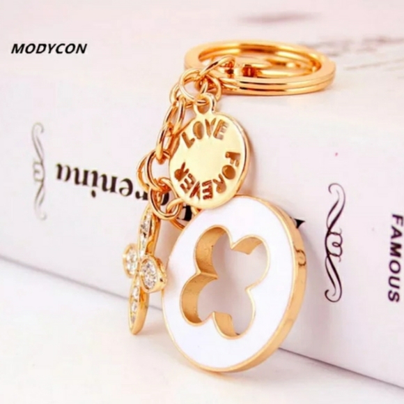 Luxury Style Clover Key Chain, Purse Charm - Picture 3 of 3